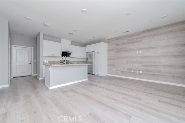Foto del edificio - 16039 Voyager Ave