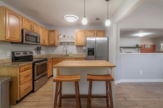 Foto del edificio - 1510 E Shadowlawn Ave