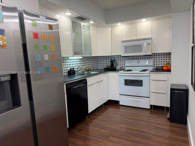 Foto del edificio - 3375 N Country Club Dr