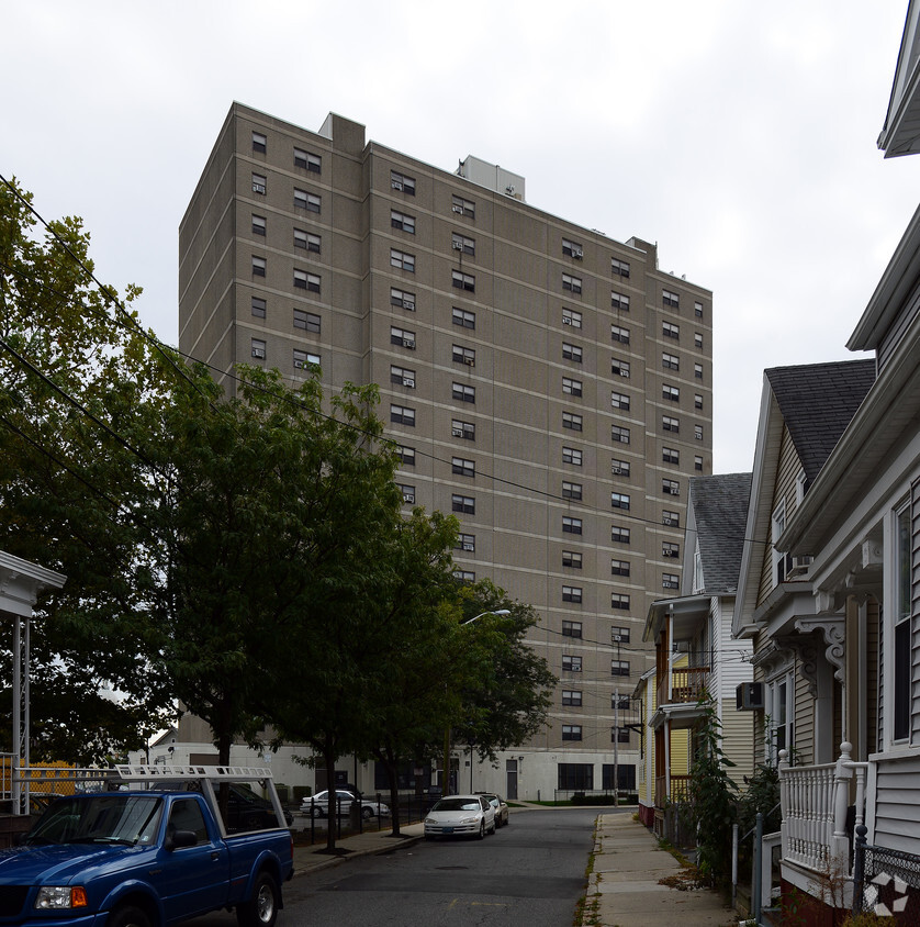 Building Photo - Carroll Towers