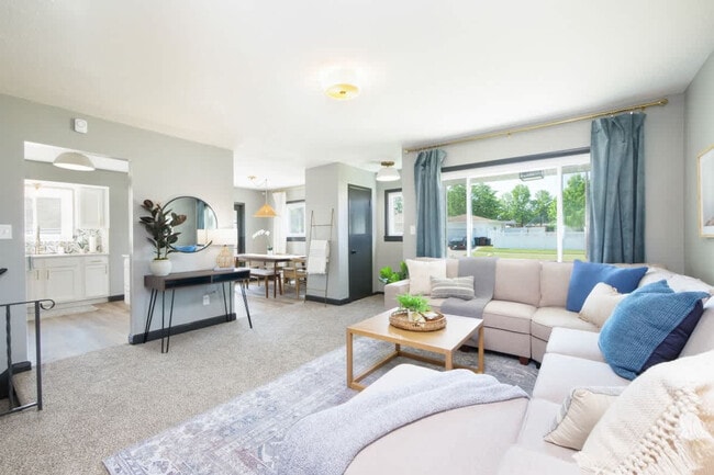 Building Photo - 8910 Cambridge Dr