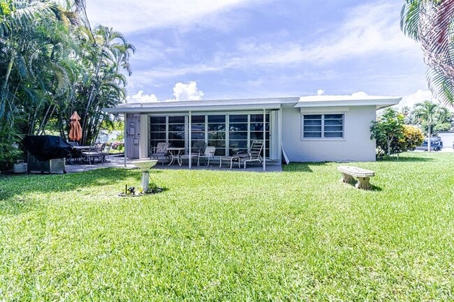 Foto del edificio - 1300 SE 7th Ct
