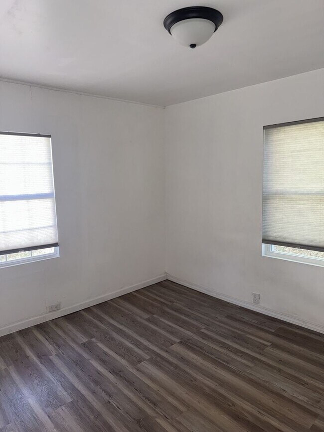 Foto del edificio - 3331 Madison Ave