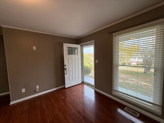 Building Photo - Home in Kuttawa