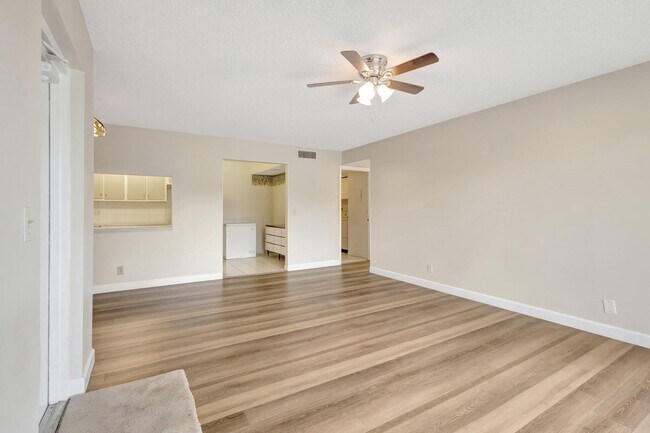 Foto del edificio - 1002 Green Pine Blvd