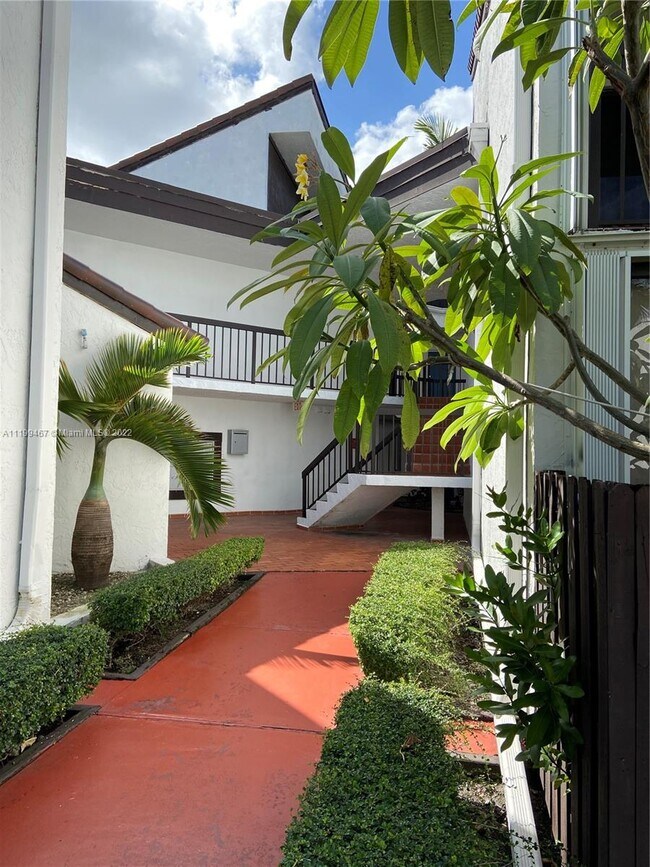 Foto del edificio - 9409 Fontainebleau Blvd
