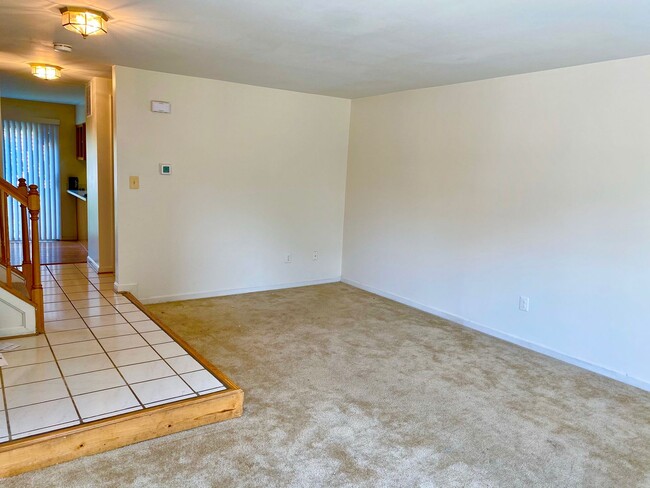 Building Photo - Cozy 2-bedroom Town Home in Hollins Market...