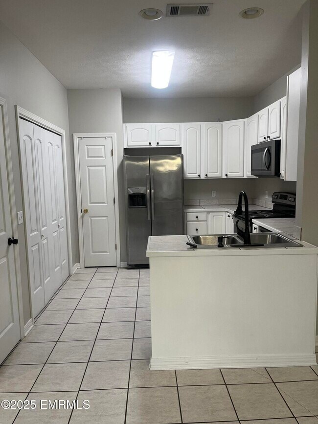 Foto del edificio - 391 Makenzie Ln