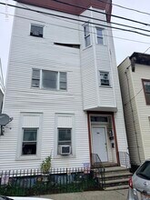 Building Photo - 106 Congress St