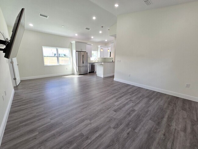 Building Photo - Charming 3-Bedroom, 2-Bath Home in Sarasota ~ Near Legacy Trail