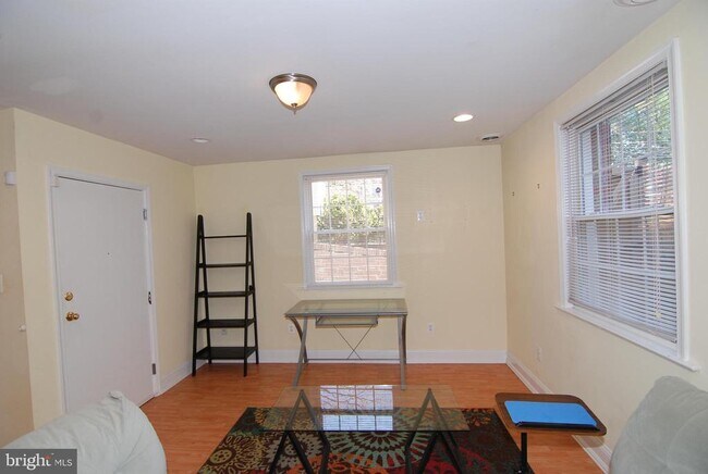 Foto del edificio - 8414 Flower Ave