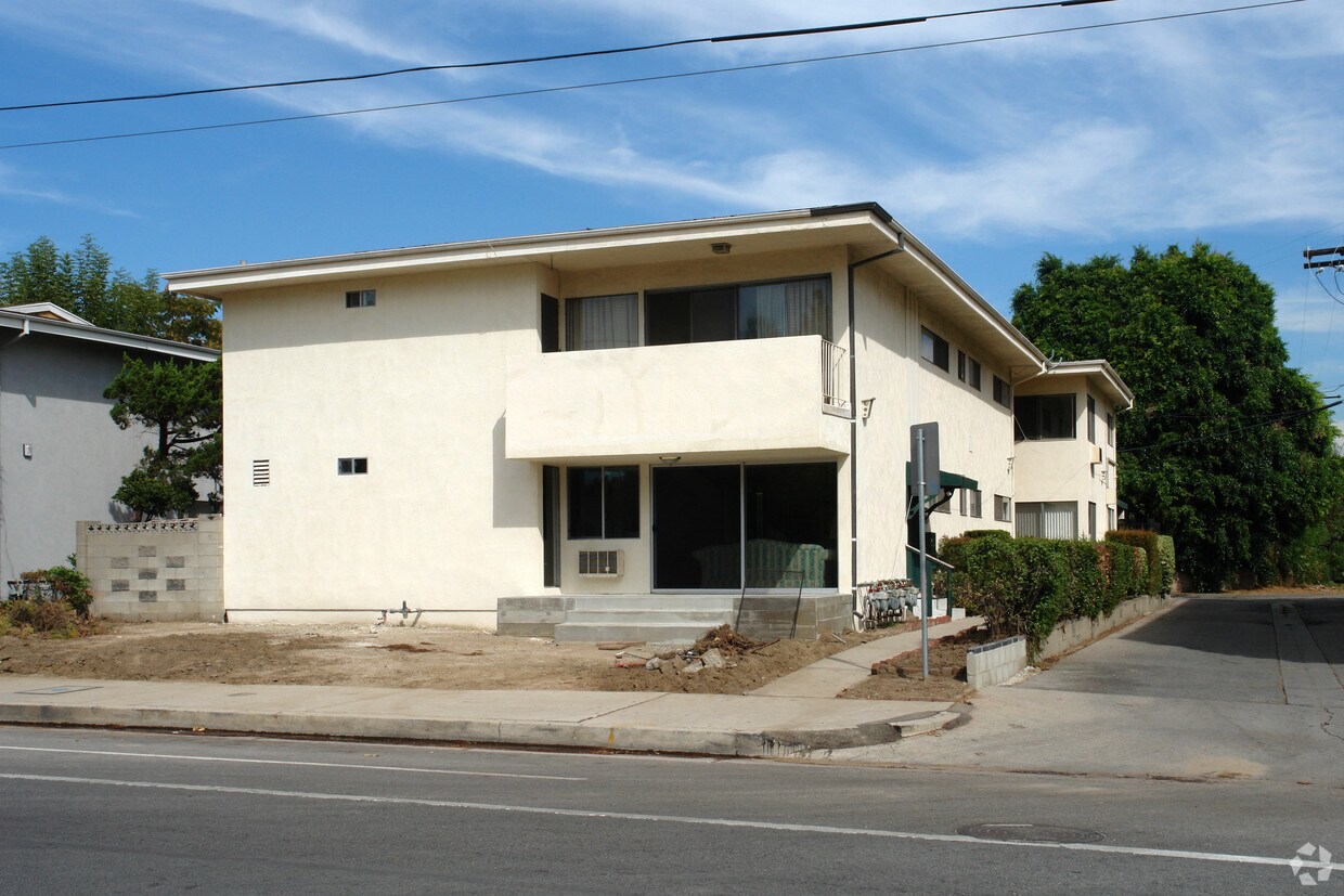 Primary Photo - 12531 Chandler Blvd