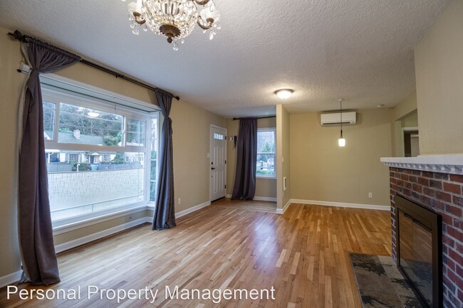 Building Photo - 3 br, 1 bath House - 3709 E Evergreen Blvd