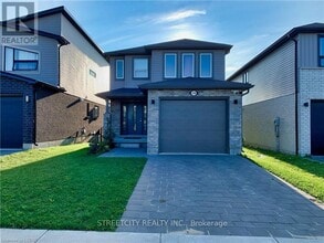 Building Photo - 1998 Foxridge Cres