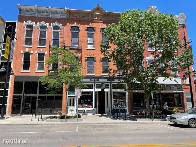 Foto principal - 5 br, 4 bath Townhome - 218 E Washington S...