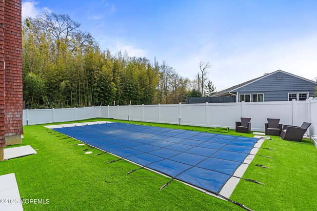 Building Photo - 558 Cedar Ave