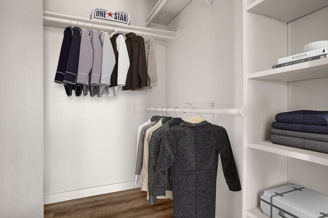 C242440 TheWestside_VS Stills_2B2B2 Armario2 - The Westside