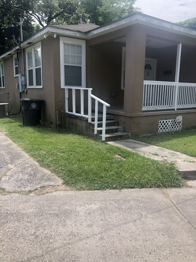 Building Photo - 564 Cotton St