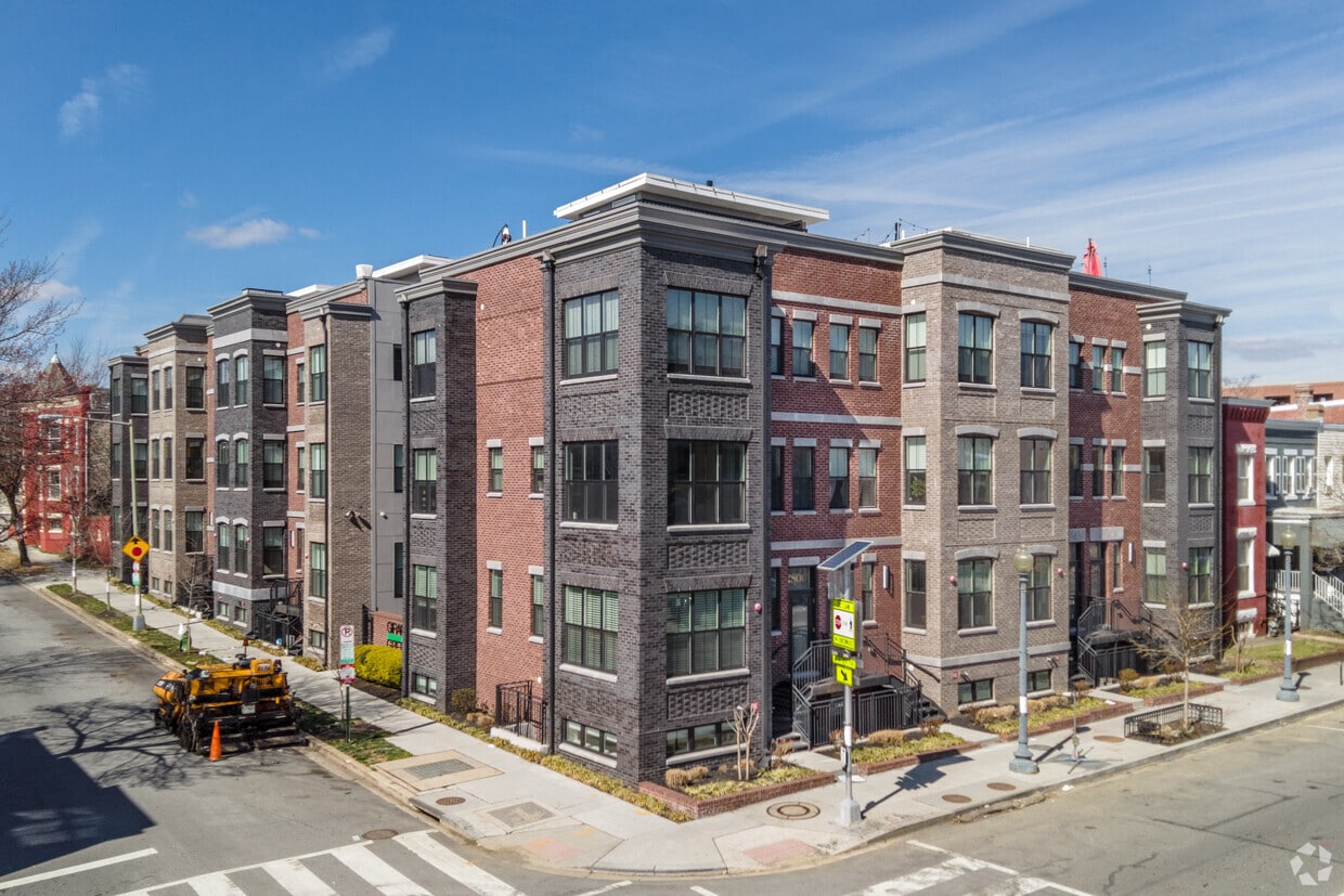 Primary Photo - Girard Street Green