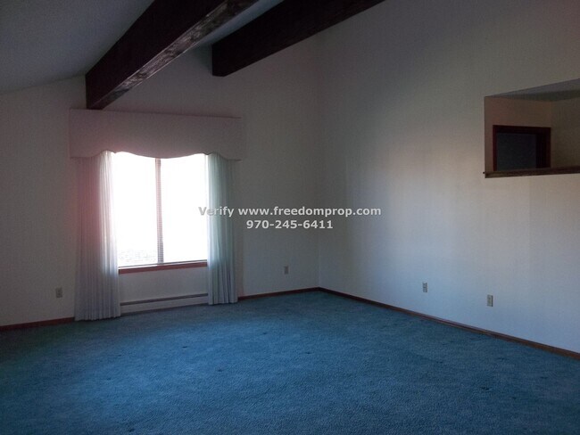 Building Photo - Well Maintained Established Home Near Horizon Dr