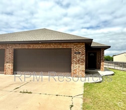 Building Photo - 131 Bison Ct Way