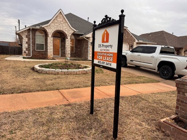 Building Photo - 3 bed, 2 living area, 2.5 baths with storm shelter gazebo!  This home has everything you need, ca...