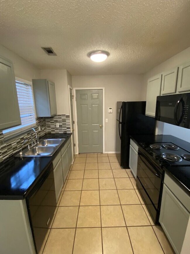 Foto del edificio - Cute 3 bedroom home in west Fayetteville