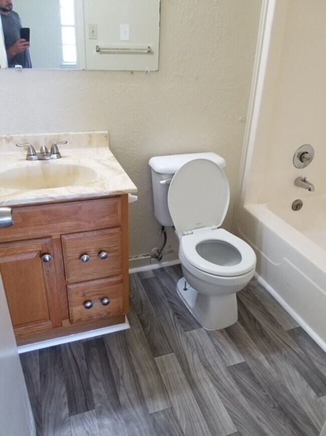 Foto del edificio - 906 E Birch St