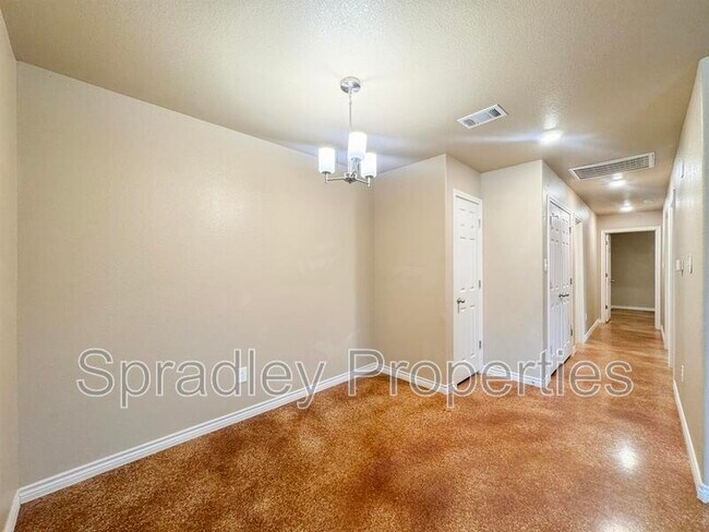 Building Photo - 1009 San Saba Ct