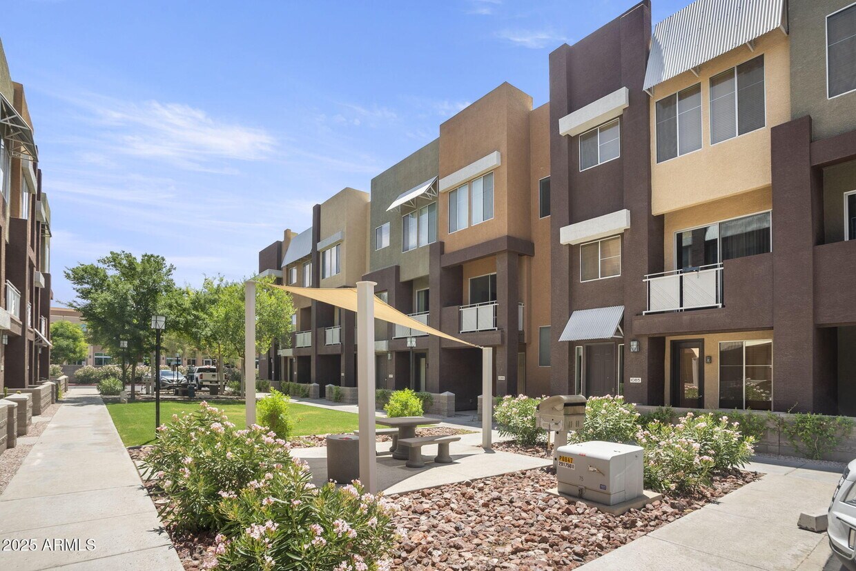 Foto principal - 6605 N 93RD Ave