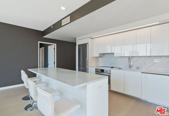 Foto del edificio - 1050 S Grand Ave