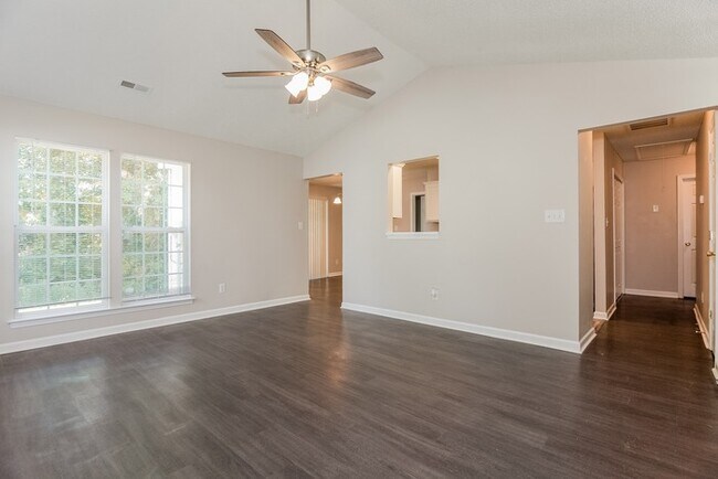 Building Photo - Adorable 3 Bedroom Home