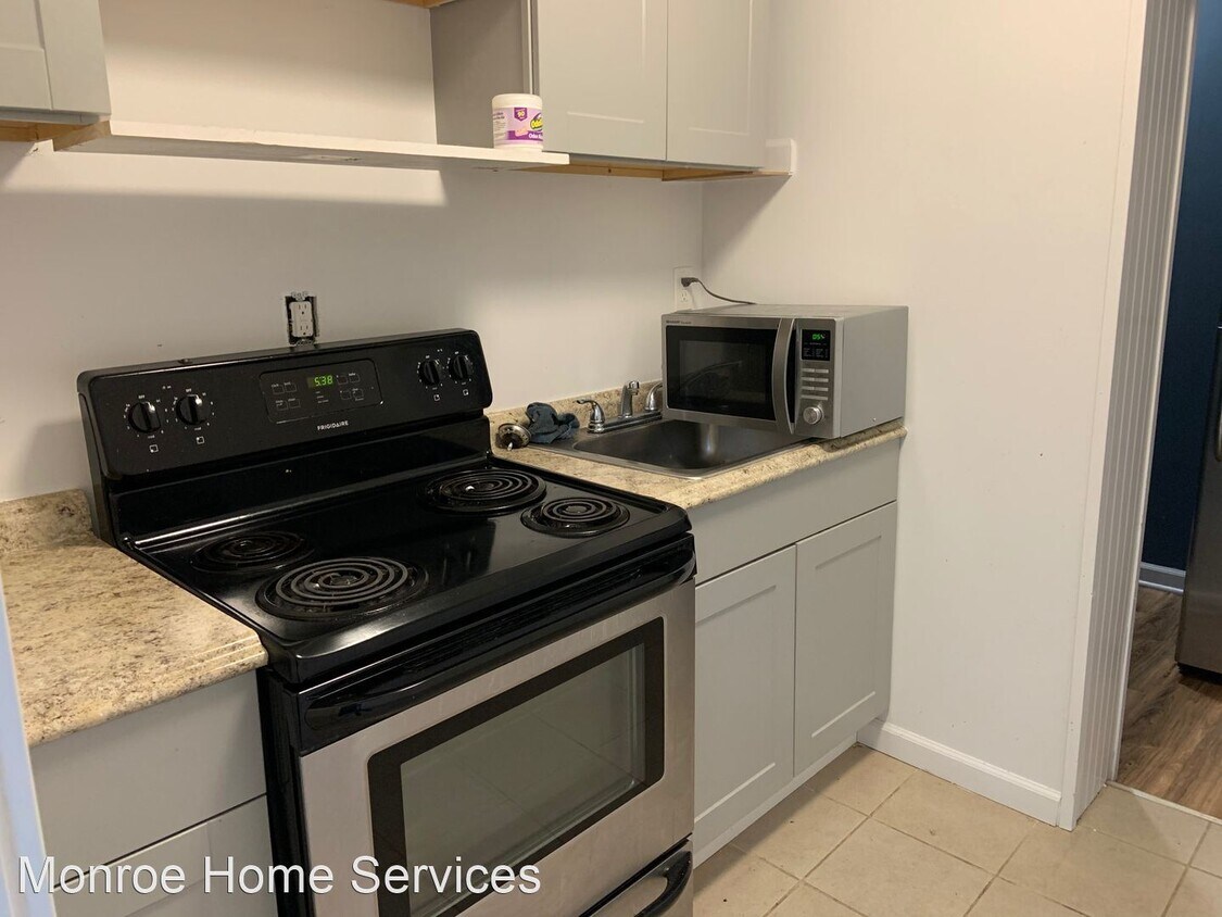 Foto principal - 3221 St Ambrose Ave