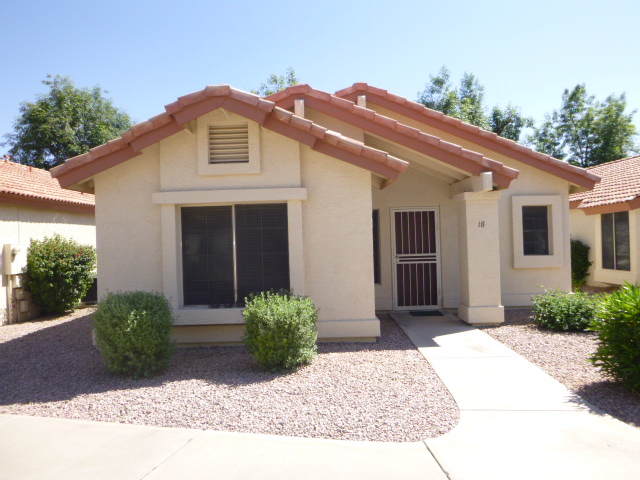 Primary Photo - 1120 N Val Vista Dr