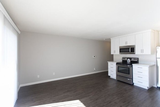 Building Photo - bedroom in San Diego CA 92102