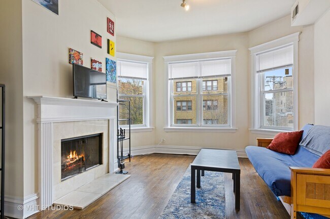 Building Photo - 1342 W Addison St
