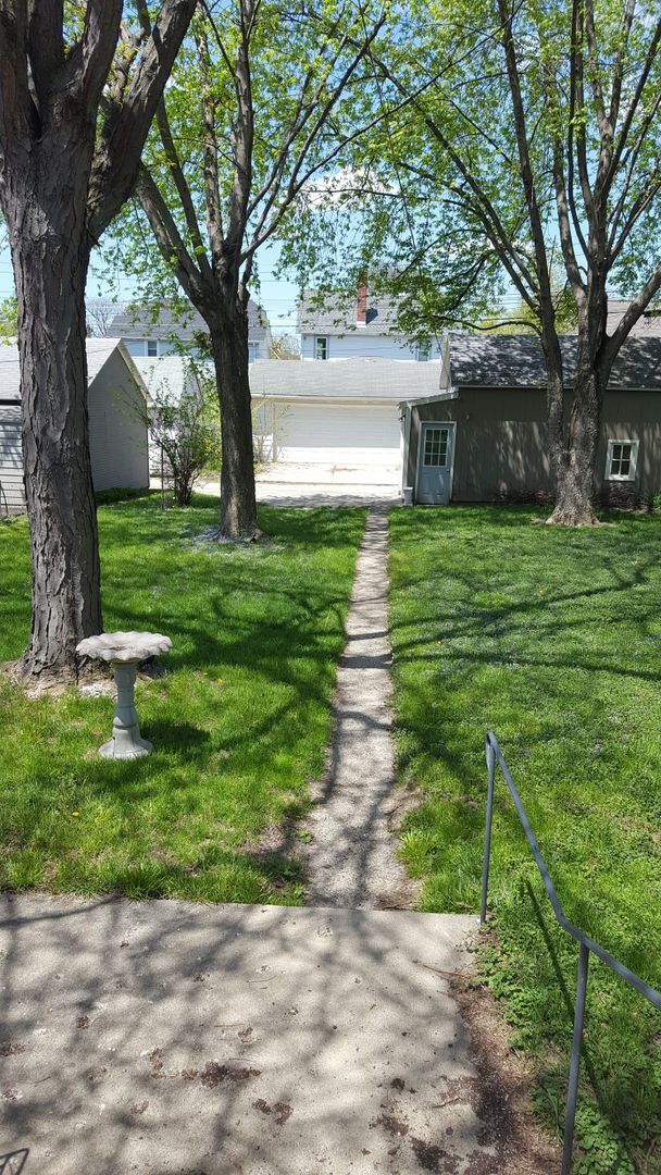 Building Photo - Great 2 bedroom home