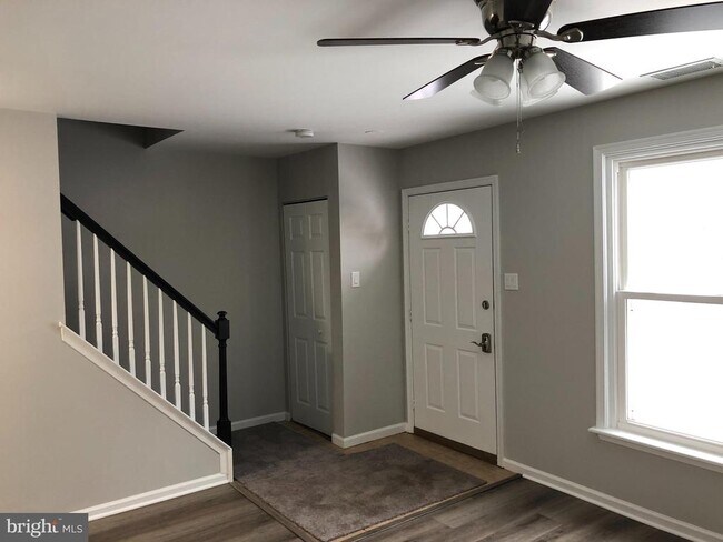 Foto del edificio - 526 Barrington Ct