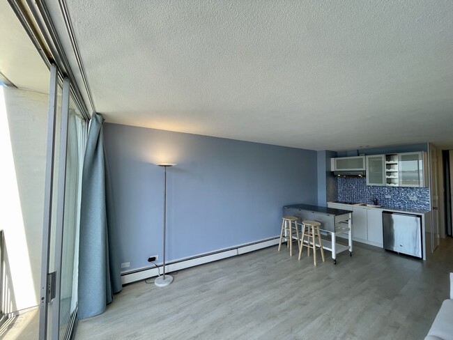 Building Photo - 1050 N Point St