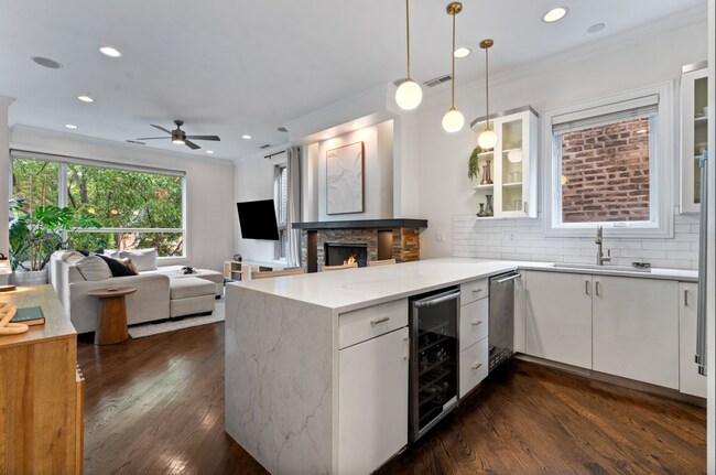 Foto del edificio - 1131 W Addison St