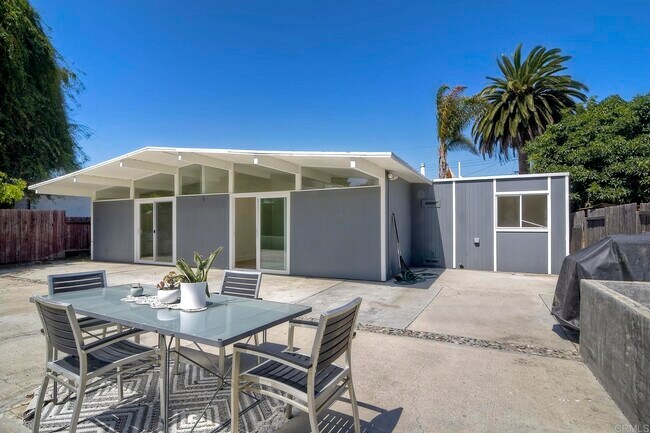 Building Photo - 3349 Tropicana Dr