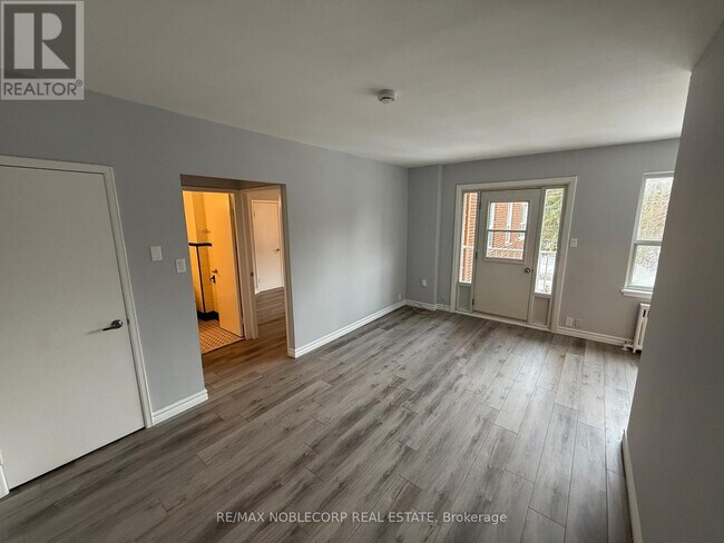 Photo du bâtiment - 1315 Bayview Ave