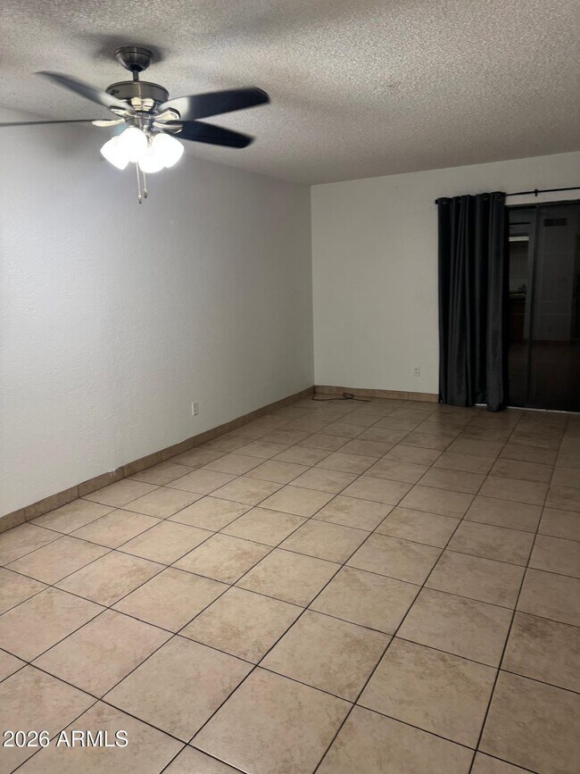 Foto del edificio - 1545 E Sahuaro Dr