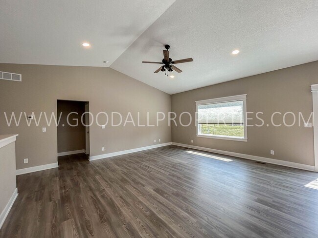 Building Photo - Rent Special! $2450 down from Market rate ...