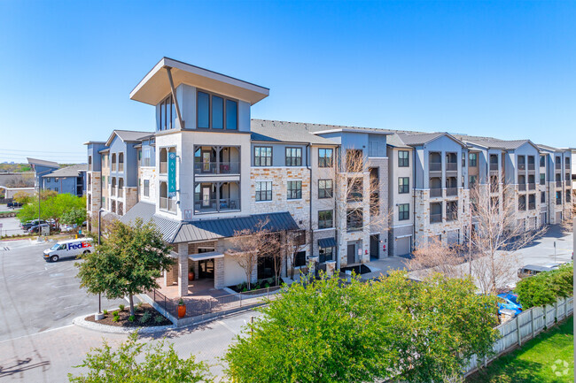 Leasing Office Exterior - Avita Alamo Heights