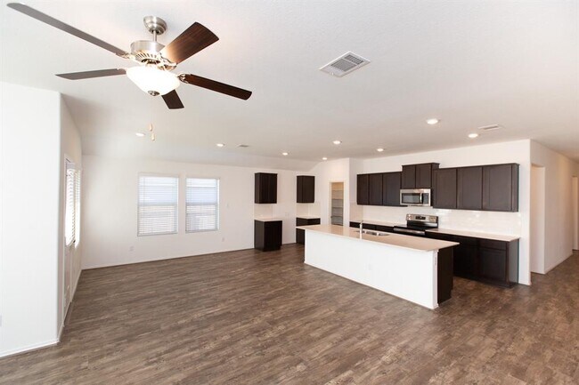 Foto del edificio - 1003 Honey Locust Wy