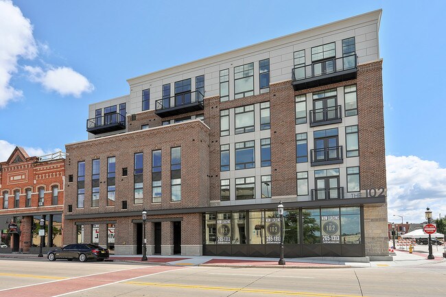 Building Photo - 102 N Broadway