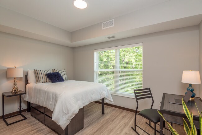 Dormitorio - 2132 Grand Ave