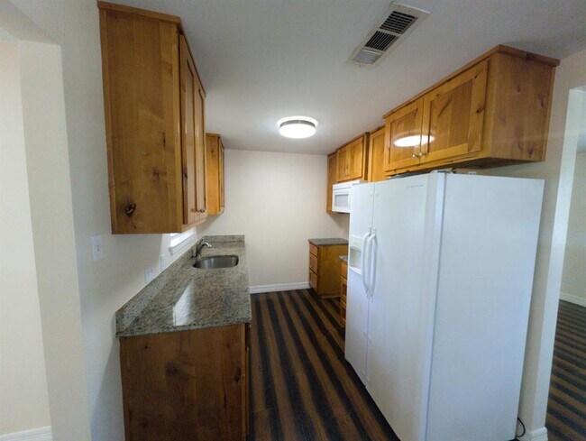 Foto del edificio - 6202 Hudson Bend Rd