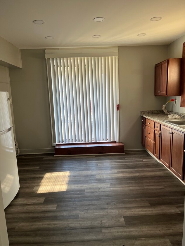 Spacious Studio with Private Balcony - 1521 S Broad St